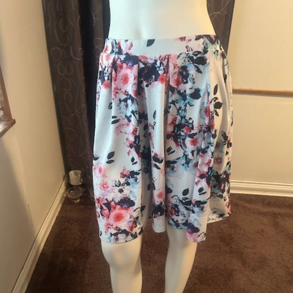 Adrienne Vittadini Blue/Pink/White Floral pull-up skirt, size L